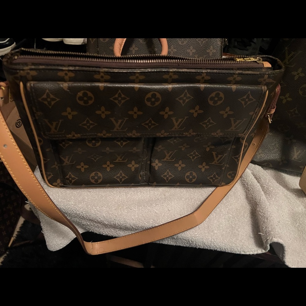 Lv bag - Picture 2 of 3